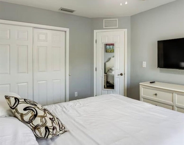 2704 Club Cortile Circle - Photo Thumbnail 13