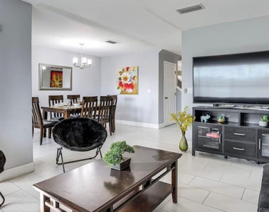 2704 Club Cortile Circle - Photo Thumbnail 9