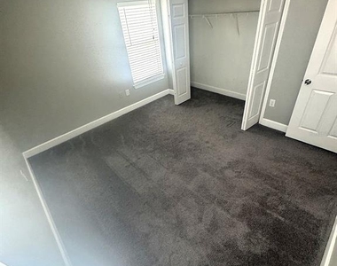5483 Vineland Road - Photo Thumbnail 13