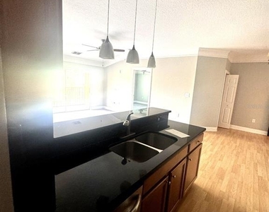 5483 Vineland Road - Photo Thumbnail 10