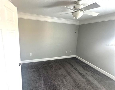 5483 Vineland Road - Photo Thumbnail 17