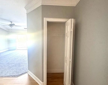 5483 Vineland Road - Photo Thumbnail 6