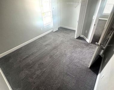 5483 Vineland Road - Photo Thumbnail 14