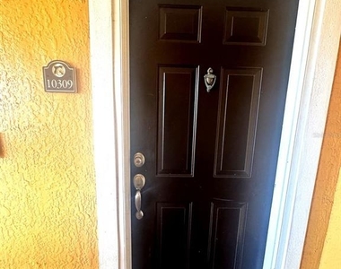 5483 Vineland Road - Photo Thumbnail 4