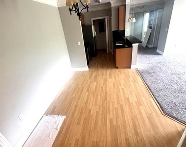5483 Vineland Road - Photo Thumbnail 7