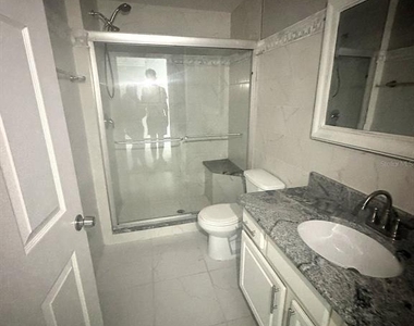 5483 Vineland Road - Photo Thumbnail 16