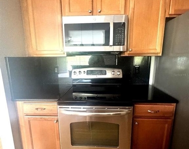 5483 Vineland Road - Photo Thumbnail 9