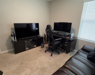 1583 Barberry Drive - Photo Thumbnail 3