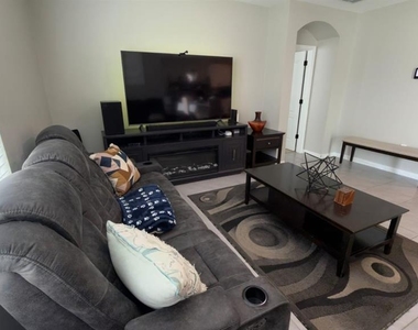 1583 Barberry Drive - Photo Thumbnail 4
