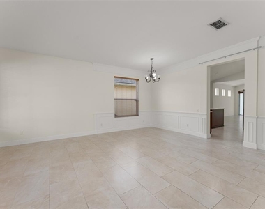 8838 Abbotsbury Drive - Photo Thumbnail 2