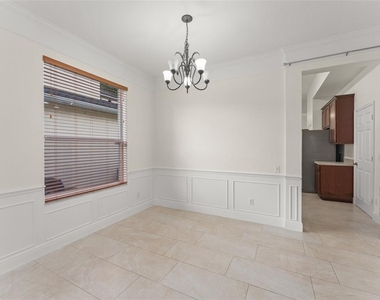 8838 Abbotsbury Drive - Photo Thumbnail 4