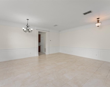8838 Abbotsbury Drive - Photo Thumbnail 5
