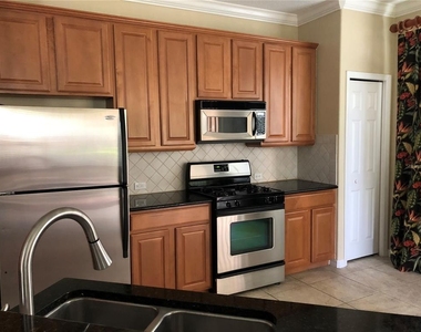 834 Assembly Ct - Photo Thumbnail 4