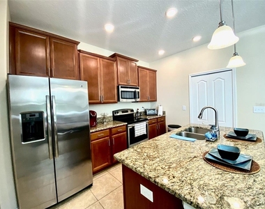 12802 Strode Lane - Photo Thumbnail 5