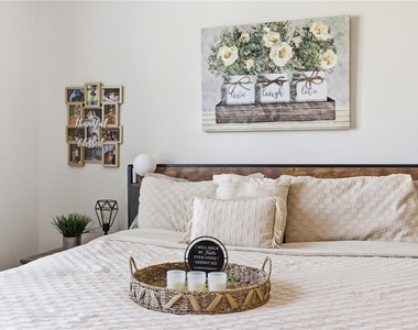 2735 Numa Falls Avenue - Photo Thumbnail 17