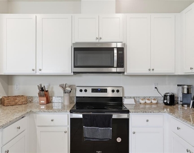 2735 Numa Falls Avenue - Photo Thumbnail 12