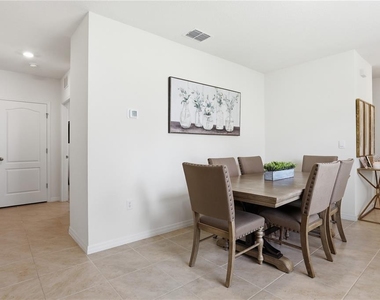 2735 Numa Falls Avenue - Photo Thumbnail 7