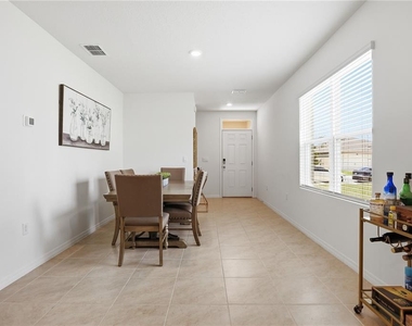 2735 Numa Falls Avenue - Photo Thumbnail 8