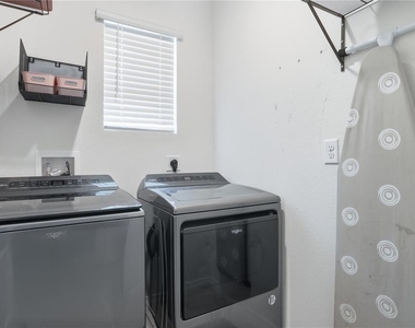 2735 Numa Falls Avenue - Photo Thumbnail 4