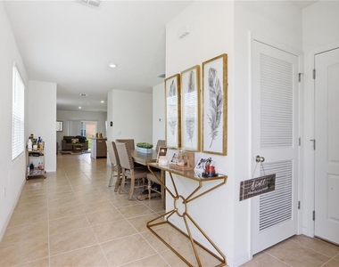 2735 Numa Falls Avenue - Photo Thumbnail 3