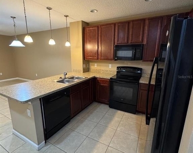 1428 Chelsea Drive - Photo Thumbnail 2