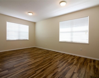 811 Krenson Woods Lane - Photo Thumbnail 4