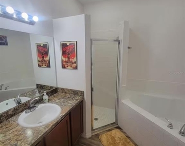 811 Krenson Woods Lane - Photo Thumbnail 10