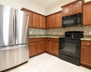 811 Krenson Woods Lane - Photo Thumbnail 9