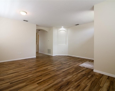 811 Krenson Woods Lane - Photo Thumbnail 5