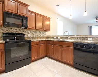 811 Krenson Woods Lane - Photo Thumbnail 9