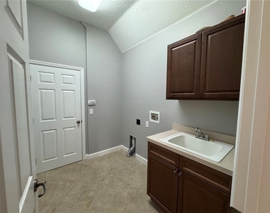 142 Harrington Court - Photo Thumbnail 24