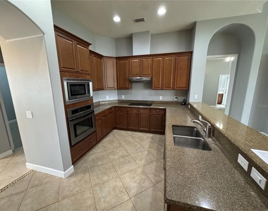 142 Harrington Court - Photo Thumbnail 13