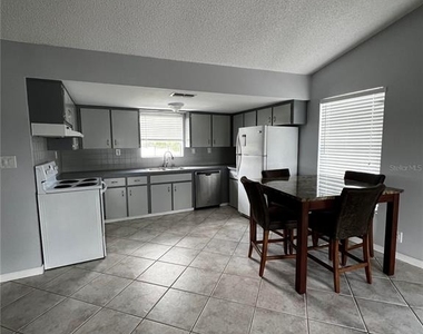 7035 Mccray Drive - Photo Thumbnail 4