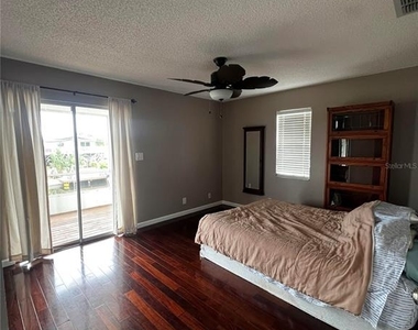 7035 Mccray Drive - Photo Thumbnail 8