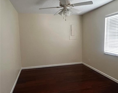 7035 Mccray Drive - Photo Thumbnail 9