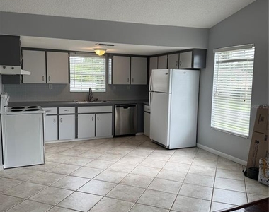 7035 Mccray Drive - Photo Thumbnail 3