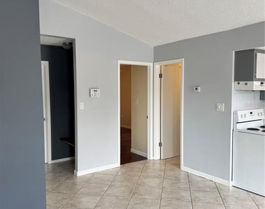 7035 Mccray Drive - Photo Thumbnail 5