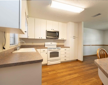301 Curry Street - Photo Thumbnail 6
