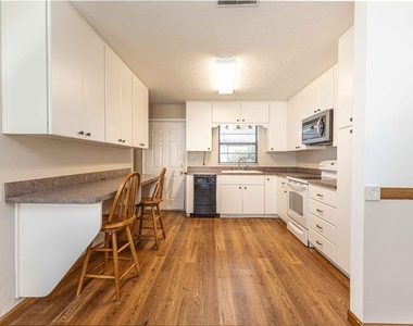 301 Curry Street - Photo Thumbnail 5