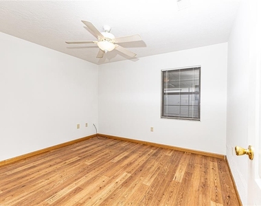 301 Curry Street - Photo Thumbnail 7
