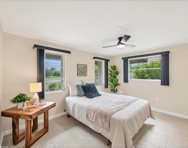 4696 Pompano Street - Photo Thumbnail 8