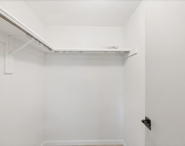 4696 Pompano Street - Photo Thumbnail 9