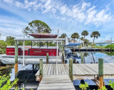 4696 Pompano Street - Photo Thumbnail 2