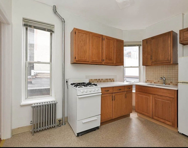 West 47th Street - Photo Thumbnail 8