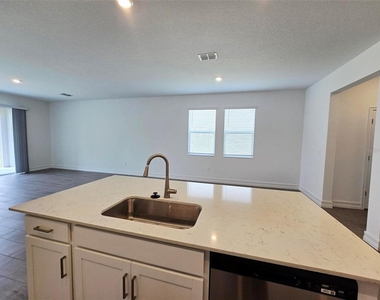 11757 71st Avenue E - Photo Thumbnail 9