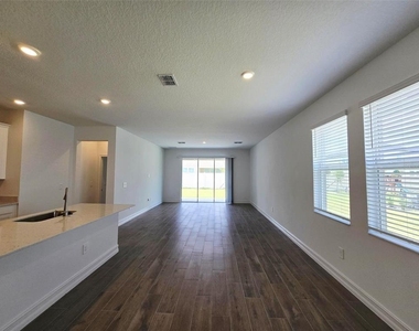 11757 71st Avenue E - Photo Thumbnail 8