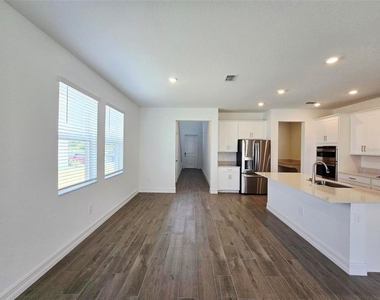 11757 71st Avenue E - Photo Thumbnail 7