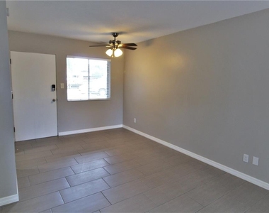 3001 Bee Ridge Road - Photo Thumbnail 2