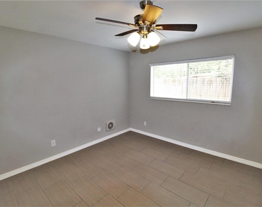 3001 Bee Ridge Road - Photo Thumbnail 5