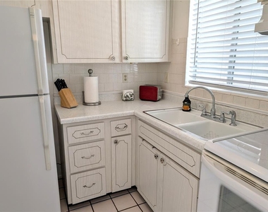 2547 60th Avenue W - Photo Thumbnail 5